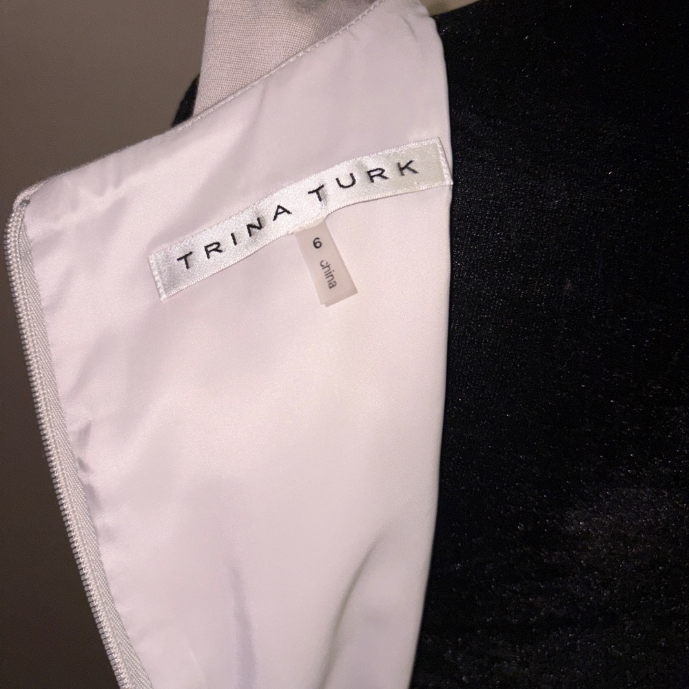 Trina Turk Cream V-Neck Midi Dress - Picture 2 of 4